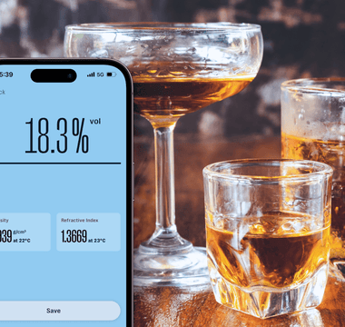 Determine the alcohol content of liqueur with the EasyDens & SmartRef Combo