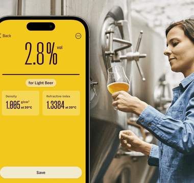 Determine the alcohol content of light beer with the EasyDens & SmartRef Combo